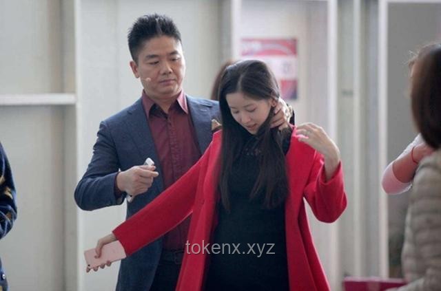 **刘强东与奶茶妹妹的家乡情怀：如何以家乡为傲，共筑梦想**
